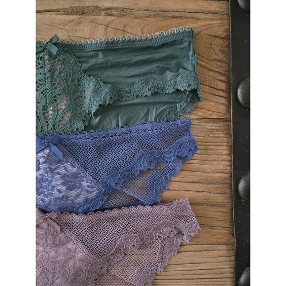 Victoria's Secret Dream Angels Cheekini Panty sz XS New - Picture 2 of 4